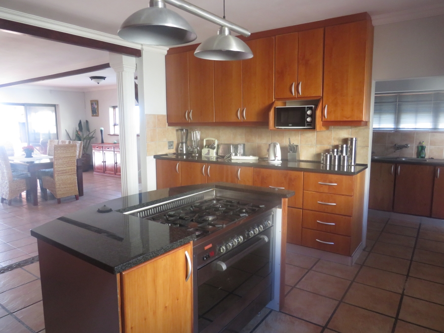 To Let 4 Bedroom Property for Rent in Mountainside Western Cape